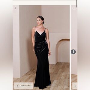 Elegant Black Velvet Spaghetti-Strap Evening Dress